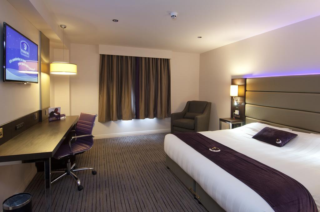 Premier Inn London City - Aldgate Номер фото