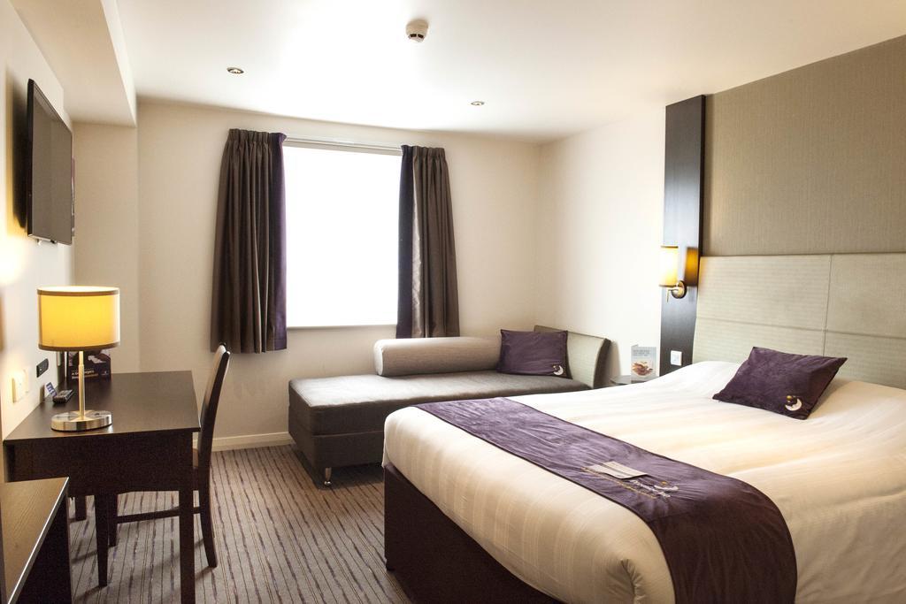 Premier Inn London City - Aldgate Номер фото